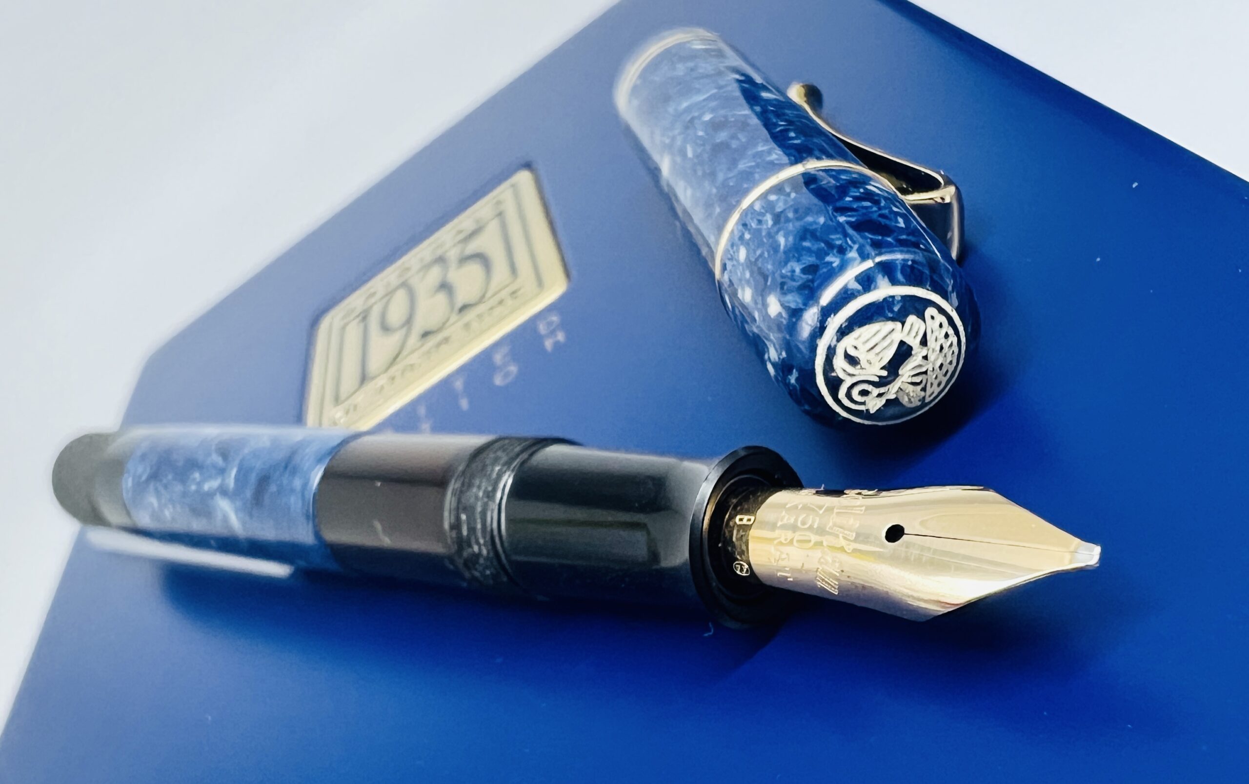 PELIKAN stilografica M101 1935 Limited Edition Blue Lapis - Le Penne di  Nello