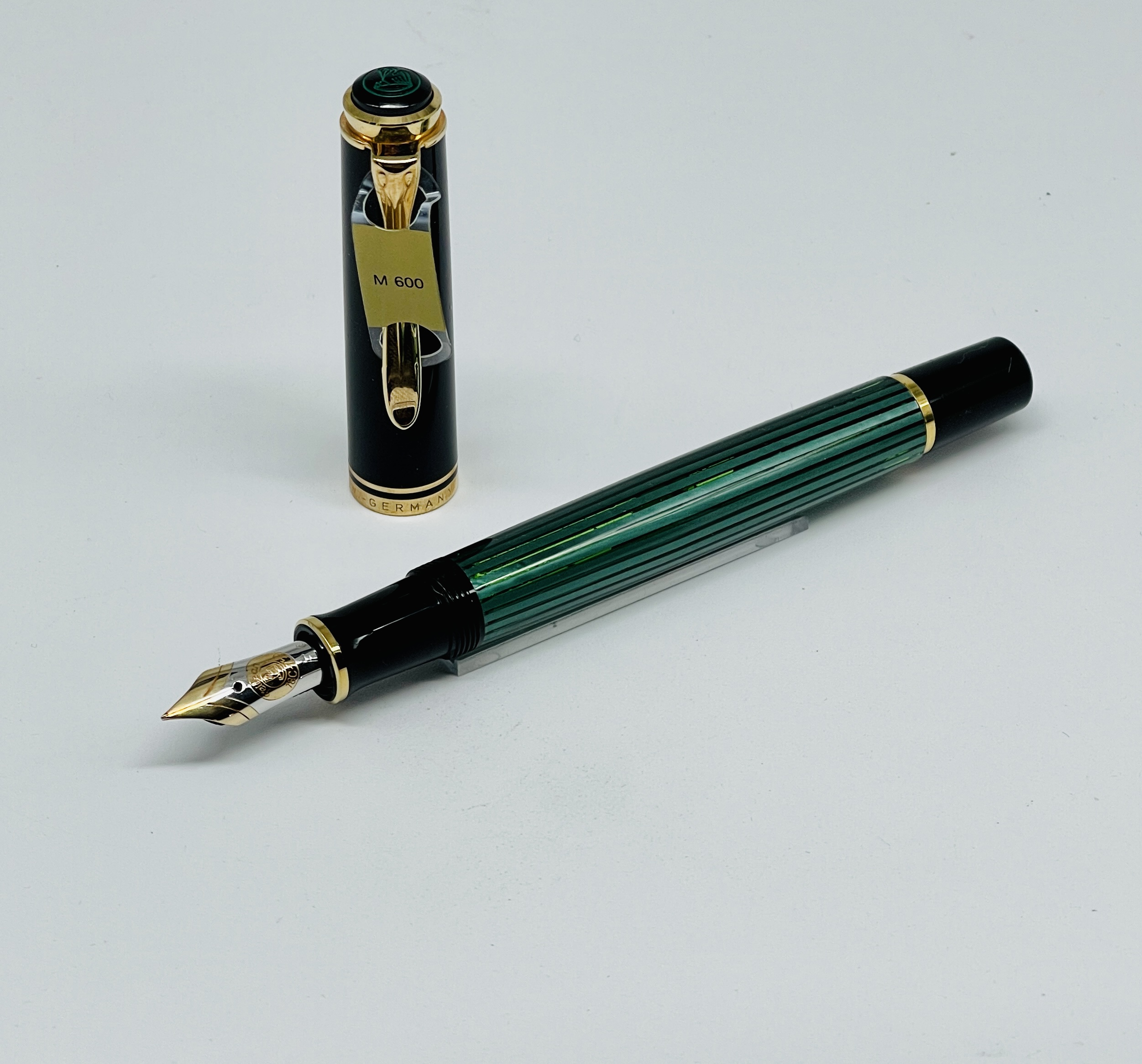 Penna a sfera Pelikan Souverän K400 Old Style Push verde striata - Le Penne  di Nello